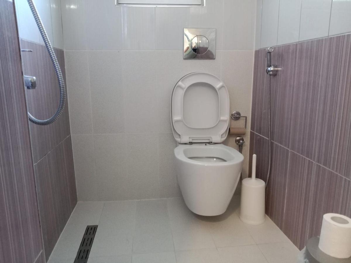 Holiday Home Ali Piqeras Luaran gambar