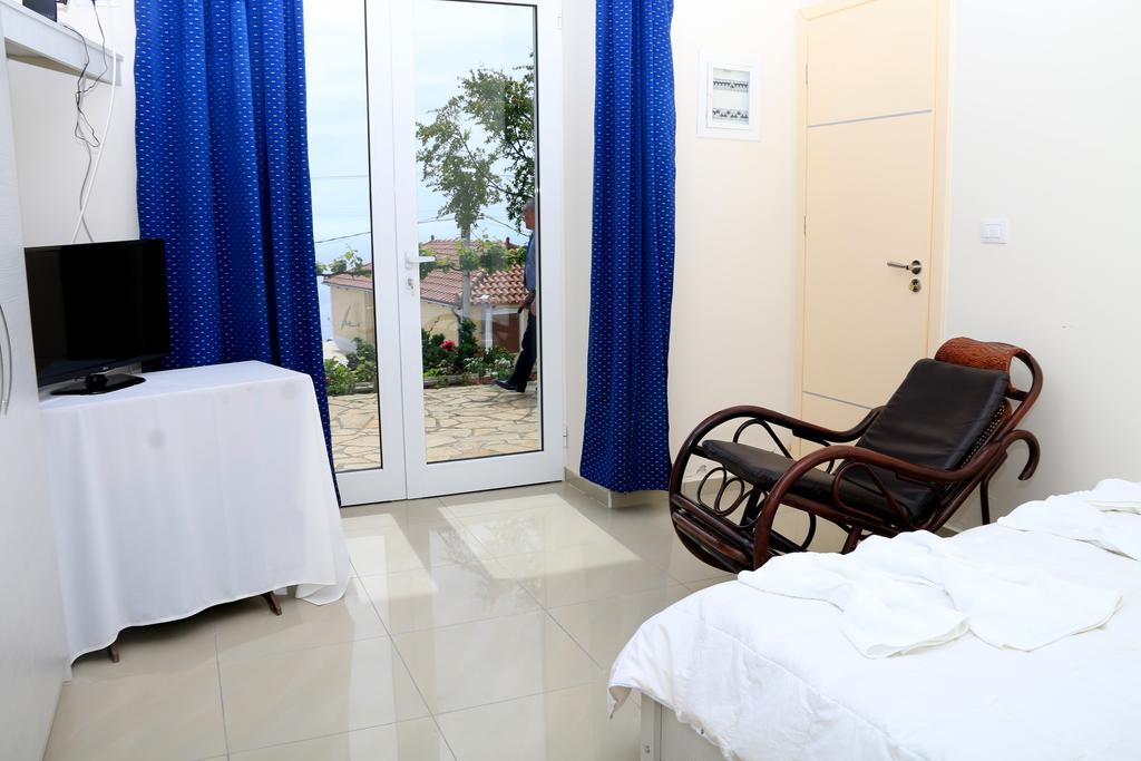 Holiday Home Ali Piqeras Luaran gambar