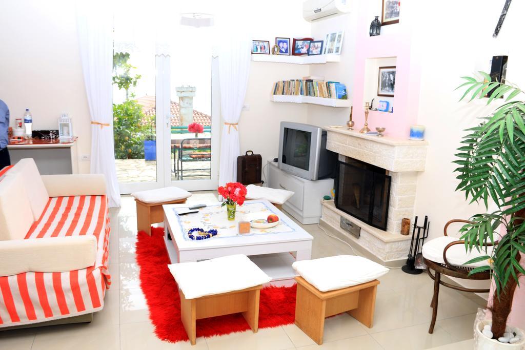 Holiday Home Ali Piqeras Luaran gambar