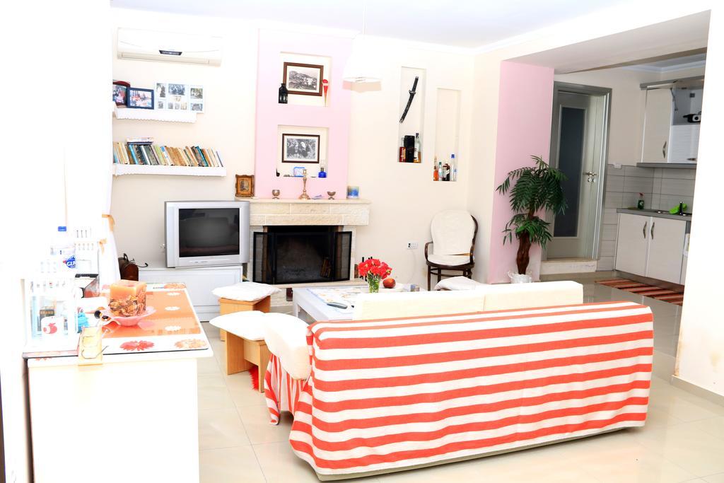 Holiday Home Ali Piqeras Luaran gambar