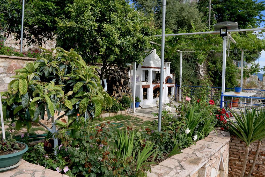 Holiday Home Ali Piqeras Luaran gambar